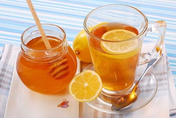 Вода з медом – корисний перекус на гречано-медовій дієті