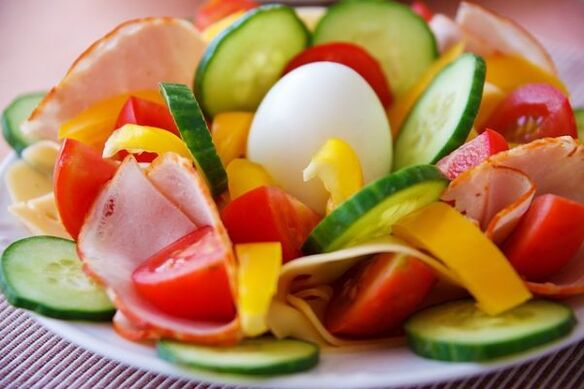 Овочевий салат у меню яєчно-апельсинової дієти для схуднення